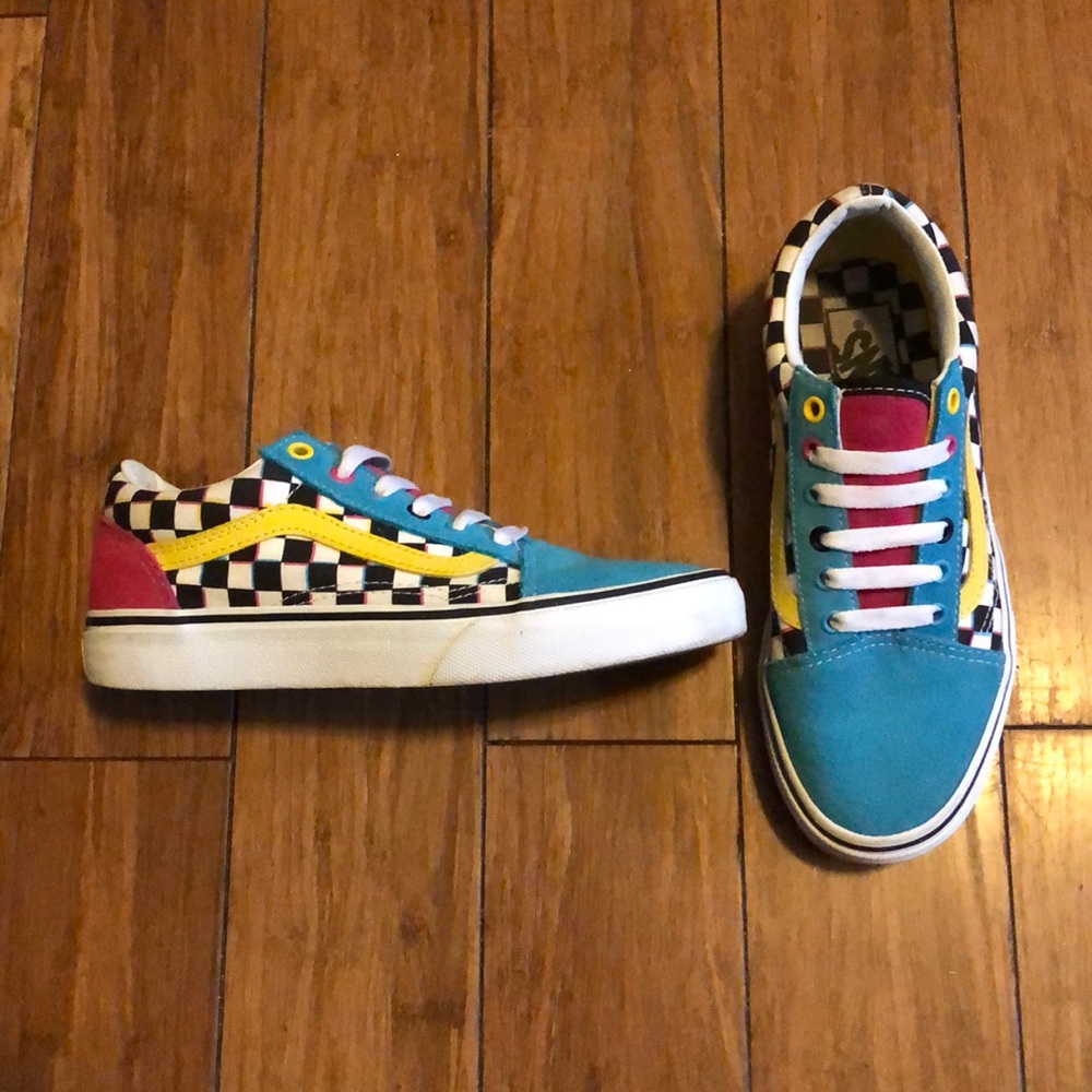 VANS - Picture 2 of 5